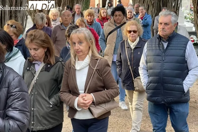 El cementerio de Peñaranda acogía la procesión de los fieles difuntos 