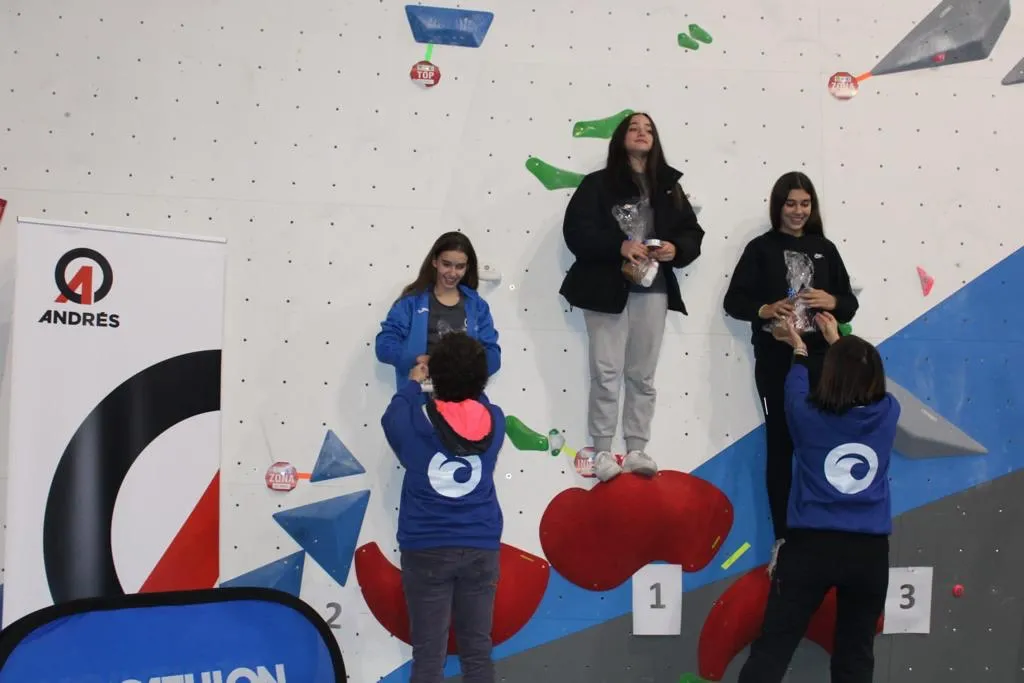 Vega Sánchez se alza como subcampeona de la I Copa Castilla y Leòn de Escalada