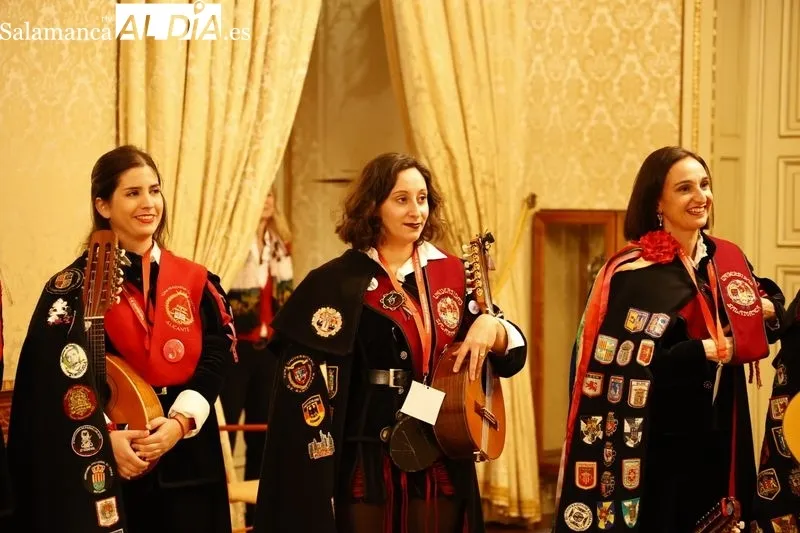 La Tuna Femenina de la USAL en el Ayuntamiento de Salamanca. Fotos: David Sañudo