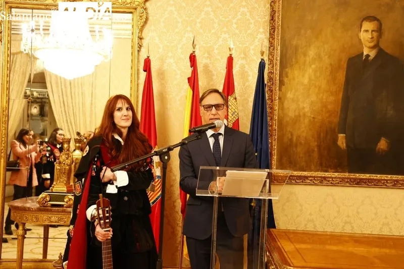 La Tuna Femenina de la USAL en el Ayuntamiento de Salamanca. Fotos: David Sañudo