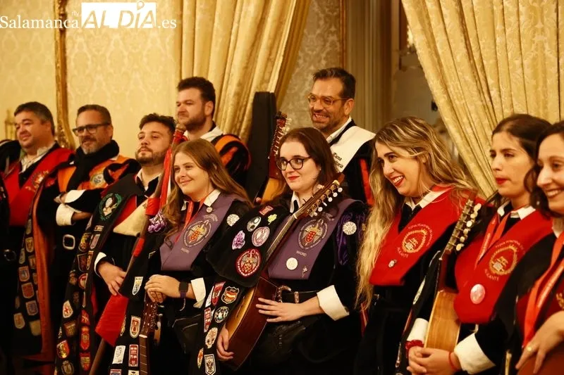La Tuna Femenina de la USAL en el Ayuntamiento de Salamanca. Fotos: David Sañudo
