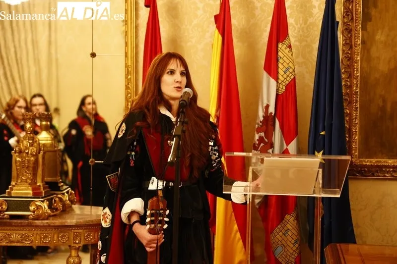 La Tuna Femenina de la USAL en el Ayuntamiento de Salamanca. Fotos: David Sañudo