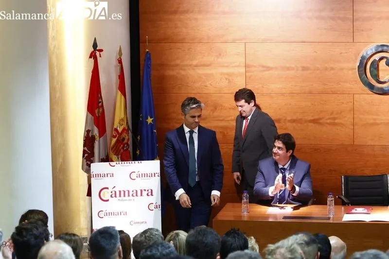Entrega de la Medalla al Mérito de la Cámara de Comercio a 'El Mesón de Gonzalo'. Fotos: David Sañudo