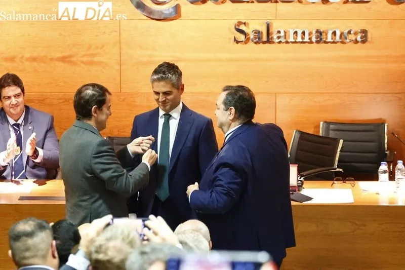 Entrega de la Medalla al Mérito de la Cámara de Comercio a 'El Mesón de Gonzalo'. Fotos: David Sañudo