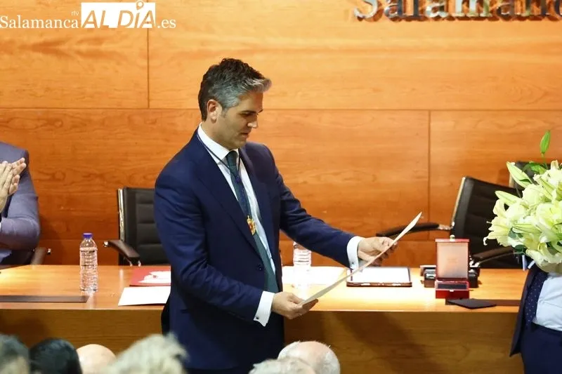 Entrega de la Medalla al Mérito de la Cámara de Comercio a 'El Mesón de Gonzalo'. Fotos: David Sañudo