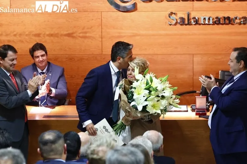 Entrega de la Medalla al Mérito de la Cámara de Comercio a 'El Mesón de Gonzalo'. Fotos: David Sañudo