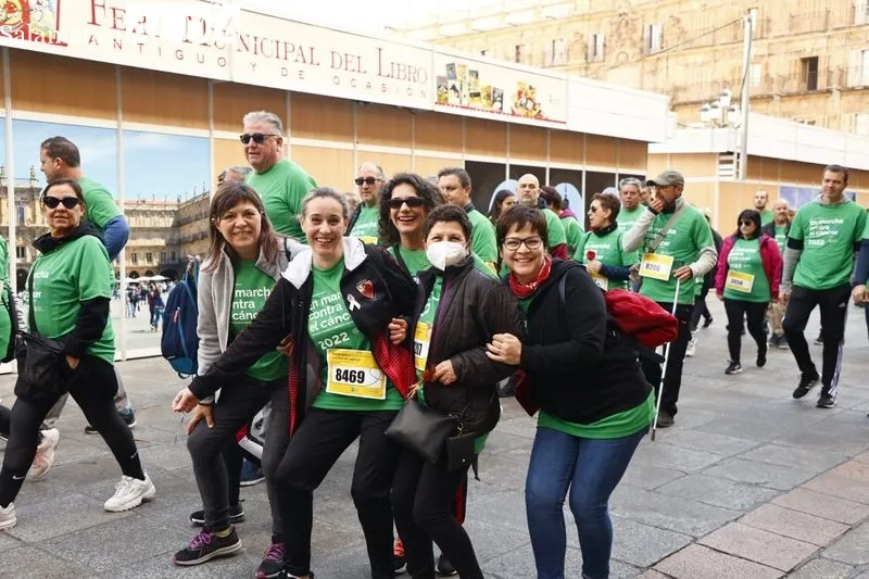 Foto 17 - Una marea verde de casi 15.000 salmantinos cierra filas contra el c&aacute;ncer