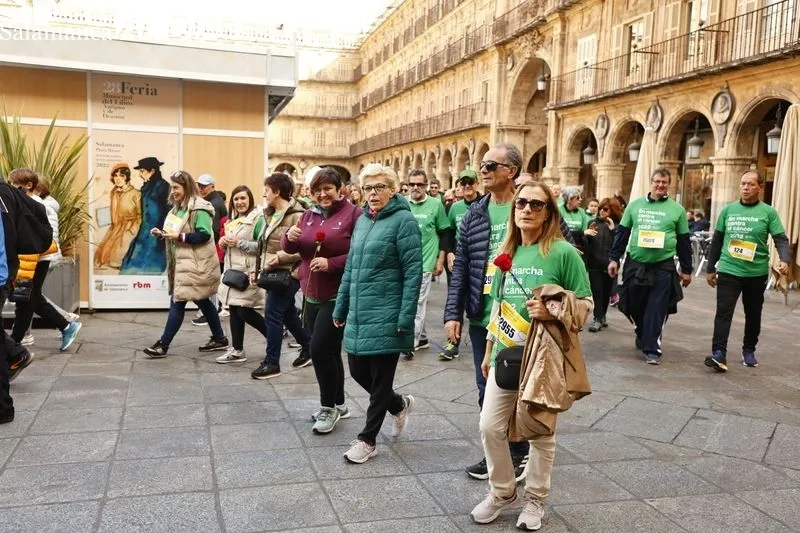 Foto 12 - Una marea verde de casi 15.000 salmantinos cierra filas contra el c&aacute;ncer