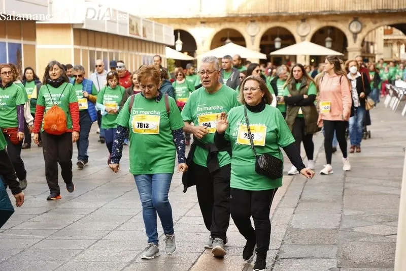 Foto 7 - Una marea verde de casi 15.000 salmantinos cierra filas contra el c&aacute;ncer