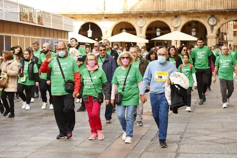 Foto 5 - Una marea verde de casi 15.000 salmantinos cierra filas contra el c&aacute;ncer