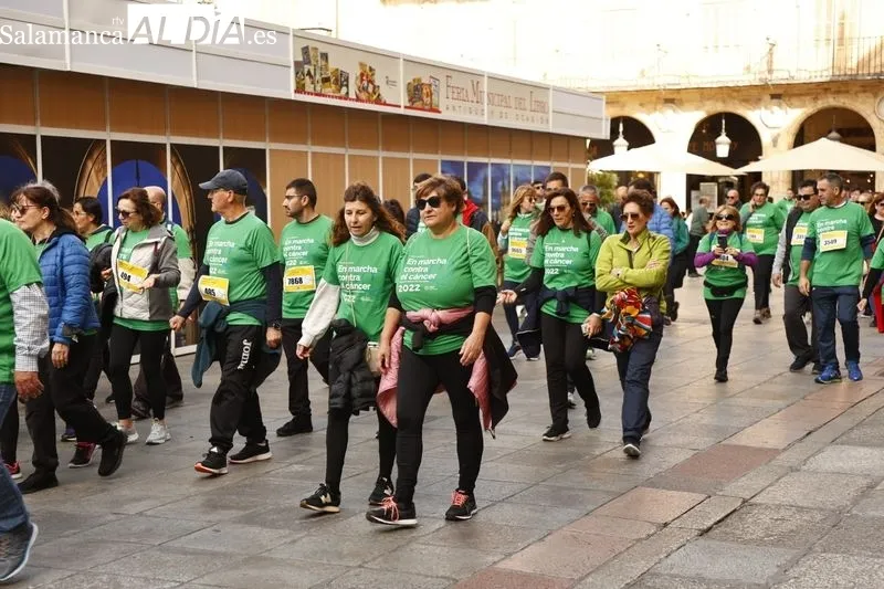 Foto 3 - Una marea verde de casi 15.000 salmantinos cierra filas contra el c&aacute;ncer
