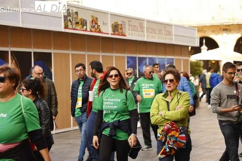 Foto 2 - Una marea verde de casi 15.000 salmantinos cierra filas contra el c&aacute;ncer