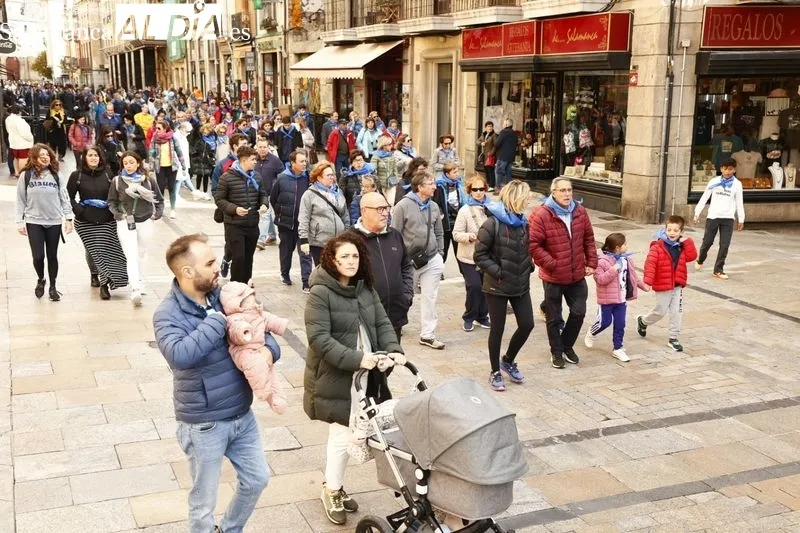 Participantes en la marcha 'Muévete por la diabetes' de este sábado en Salamanca. Fotos: David Sañudo