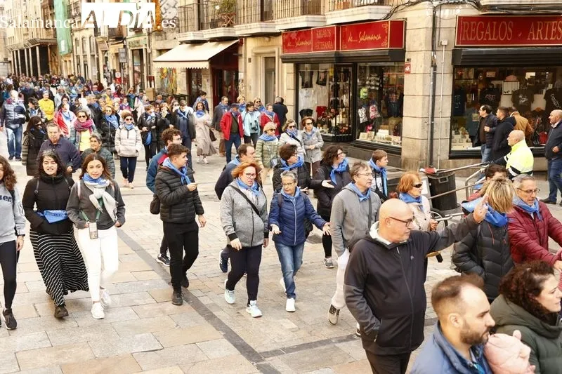 Participantes en la marcha 'Muévete por la diabetes' de este sábado en Salamanca. Fotos: David Sañudo