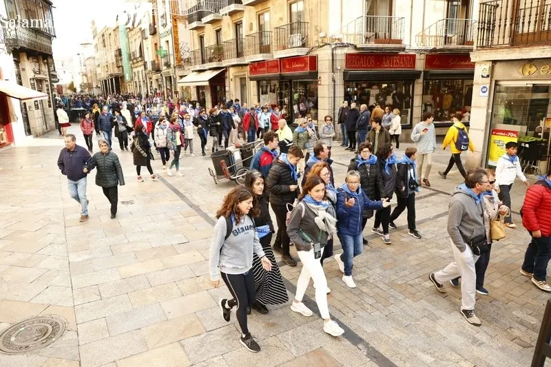 Participantes en la marcha 'Muévete por la diabetes' de este sábado en Salamanca. Fotos: David Sañudo