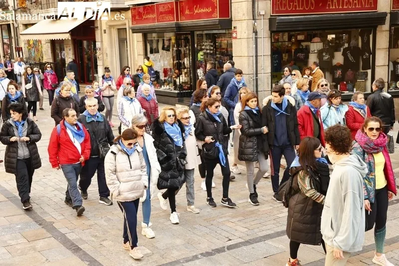 Participantes en la marcha 'Muévete por la diabetes' de este sábado en Salamanca. Fotos: David Sañudo