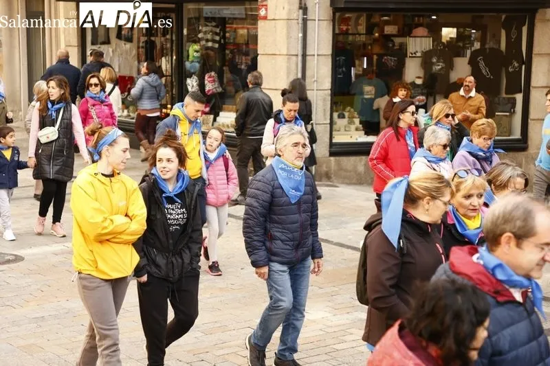 Participantes en la marcha 'Muévete por la diabetes' de este sábado en Salamanca. Fotos: David Sañudo