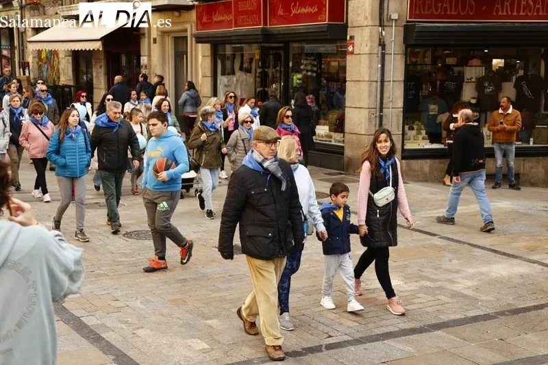 Participantes en la marcha 'Muévete por la diabetes' de este sábado en Salamanca. Fotos: David Sañudo