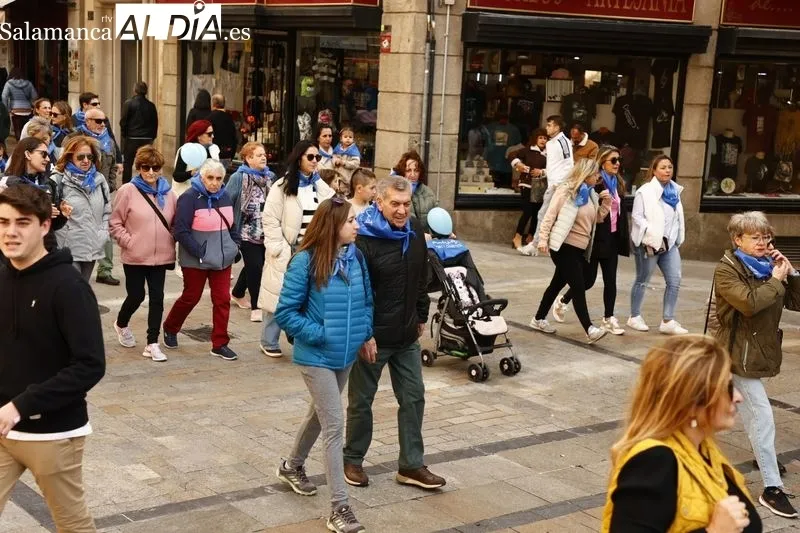 Participantes en la marcha 'Muévete por la diabetes' de este sábado en Salamanca. Fotos: David Sañudo