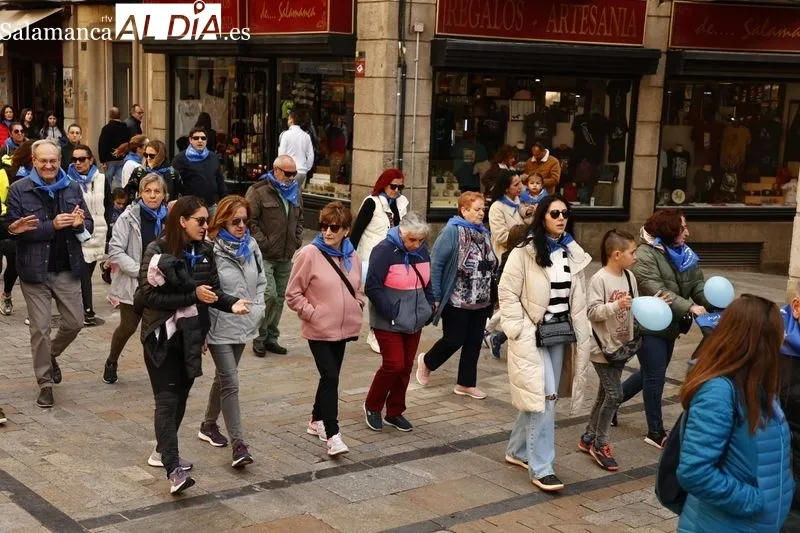 Participantes en la marcha 'Muévete por la diabetes' de este sábado en Salamanca. Fotos: David Sañudo