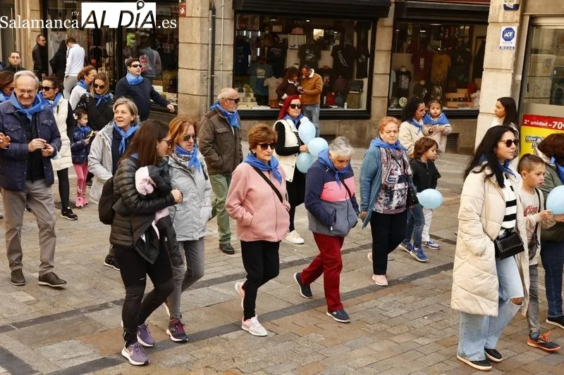 Participantes en la marcha 'Muévete por la diabetes' de este sábado en Salamanca. Fotos: David Sañudo