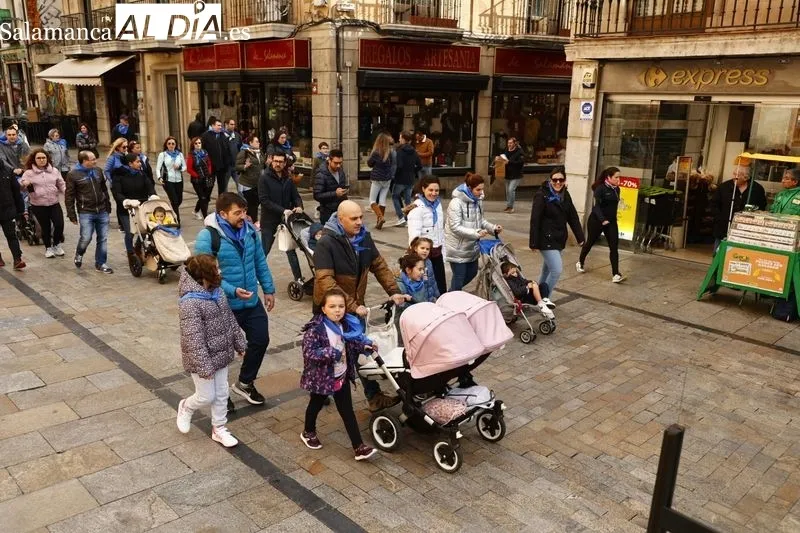 Participantes en la marcha 'Muévete por la diabetes' de este sábado en Salamanca. Fotos: David Sañudo