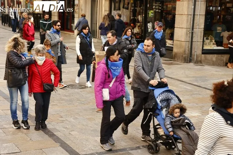 Participantes en la marcha 'Muévete por la diabetes' de este sábado en Salamanca. Fotos: David Sañudo