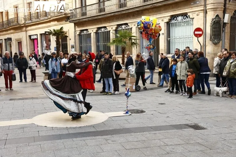 Ambiente en el centro de Salamanca este sábado. Fotos: David Sañudo