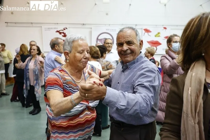 Numerosas personas han participado en el baile de gala de la Federación de Asociaciones de Mayores de Salamanca (Famasa). Fotos: David Sañudo