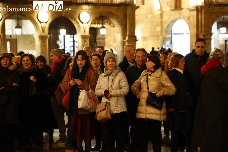 La tuna llena de cánticos y bailes las calles de Salamanca. Fotos: David Sañudo