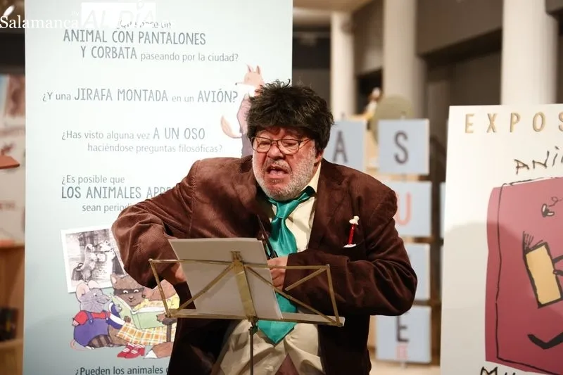 Inauguración de la tercera edición del Salón del Libro Infantil y Juvenil de Salamanca en la biblioteca Torrente Ballester. Fotos: David Sañudo