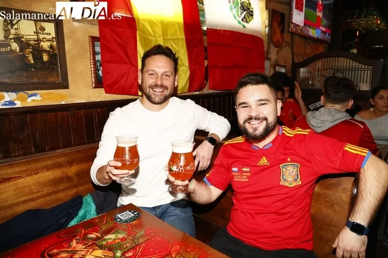 Galería de imágenes de los salmantinos viendo el España - Costa Rica / Fotos: David Sañudo