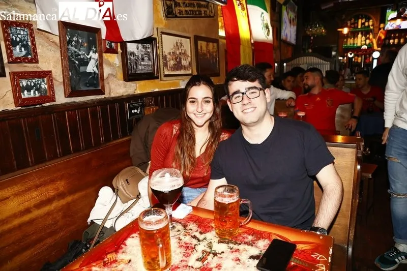 Galería de imágenes de los salmantinos viendo el España - Costa Rica / Fotos: David Sañudo