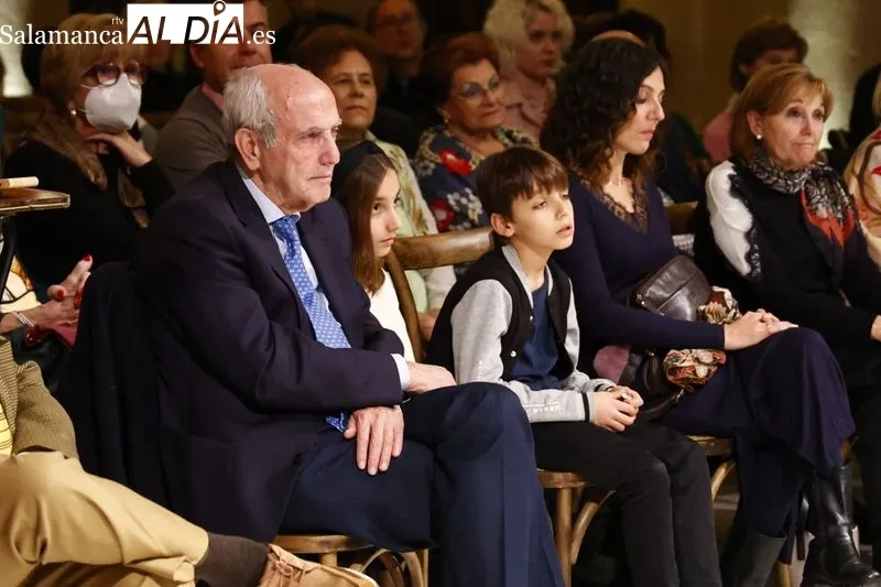 Presentación de la novela 'Lo que dijo el trueno' en el Casino de Salamanca.