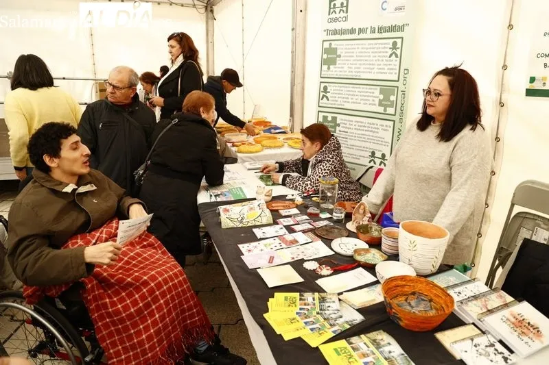 Feria de Asociaciones y colectivos vecinales. Fotos: David Sañudo