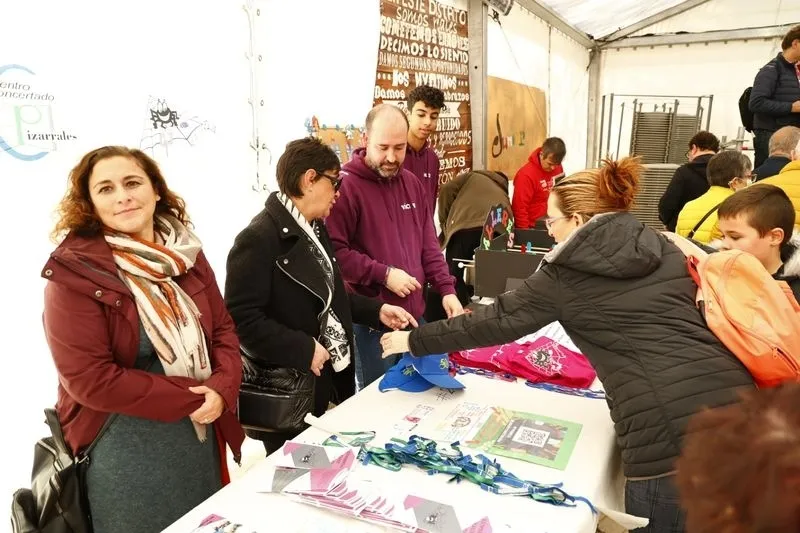 Feria de Asociaciones y colectivos vecinales. Fotos: David Sañudo