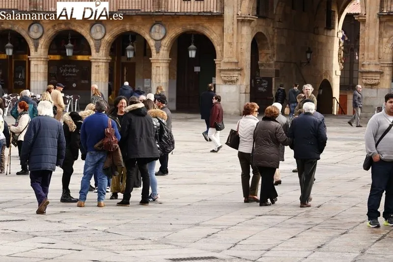Salmantinos y turistas han aprovechado la mañana del domingo. Fotos: David Sañudo