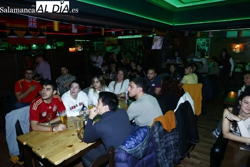Galería de imágenes de los salmantinos viendo el España - Alemania / Fotos: David Sañudo