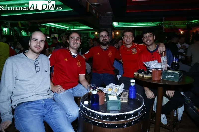 Galería de imágenes de los salmantinos viendo el España - Alemania / Fotos: David Sañudo