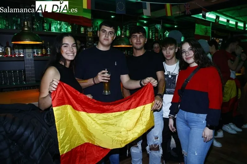 Galería de imágenes de los salmantinos viendo el España - Alemania / Fotos: David Sañudo