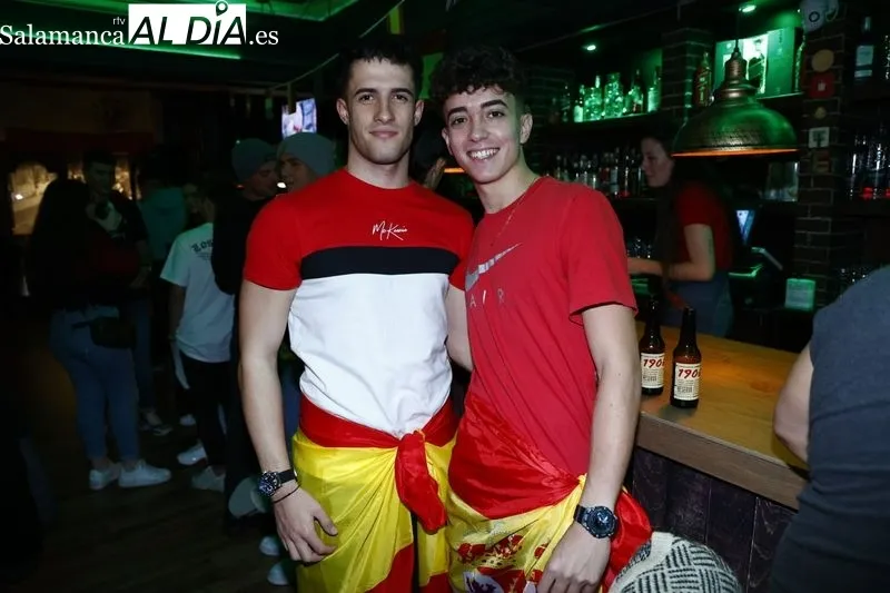Galería de imágenes de los salmantinos viendo el España - Alemania / Fotos: David Sañudo