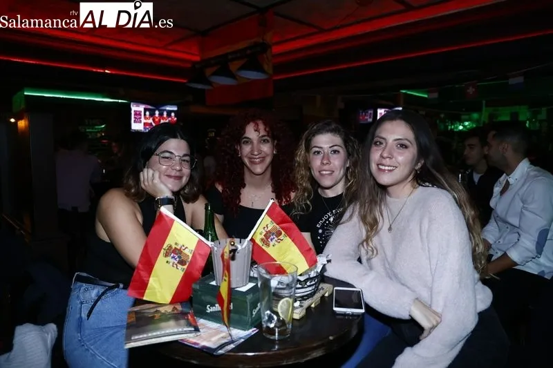 Galería de imágenes de los salmantinos viendo el España - Alemania / Fotos: David Sañudo