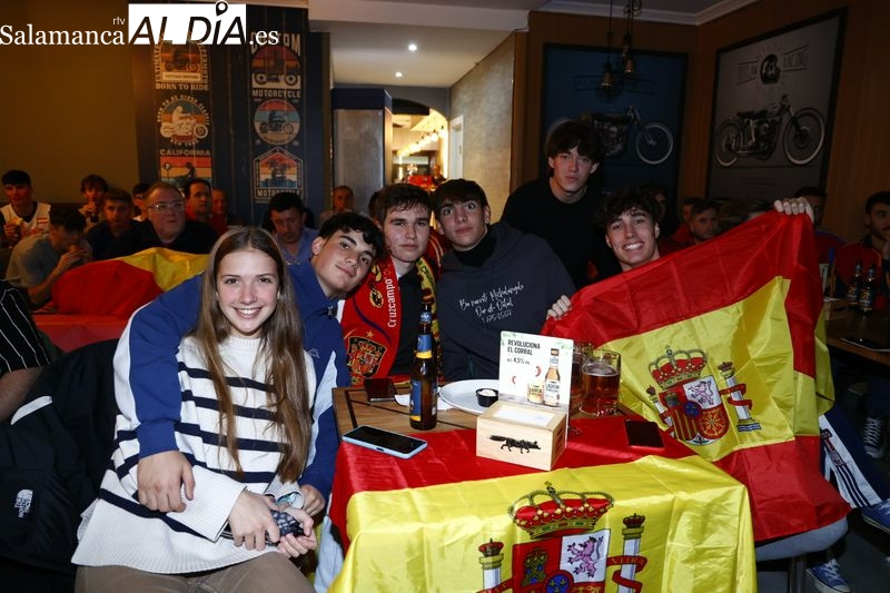 Mucho ambiente en Salamanca para ver el España - Alemania del Mundial