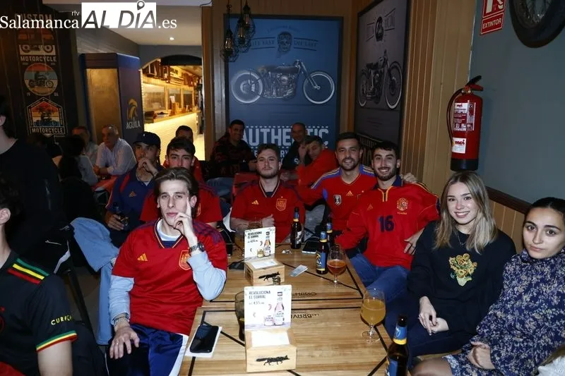 Galería de imágenes de los salmantinos viendo el España - Alemania / Fotos: David Sañudo