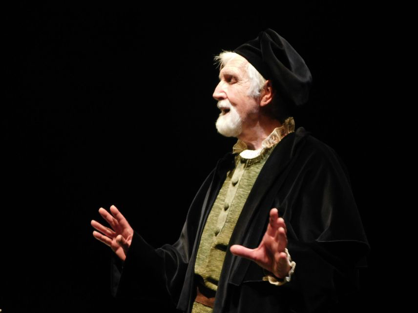 El Teatro Calderón acogía la obra ‘Amicus Nebrija’