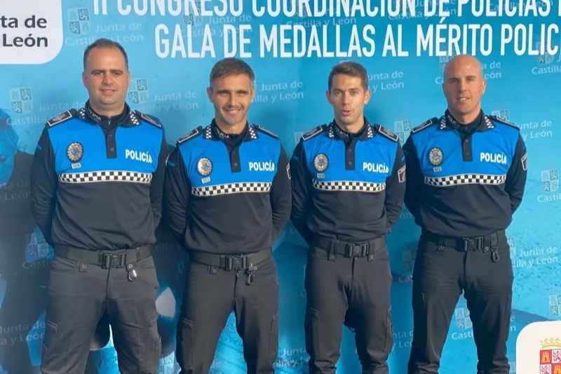 Los nuevos agentes de la Policía Local han recibido el diploma tras superar sus practicas 