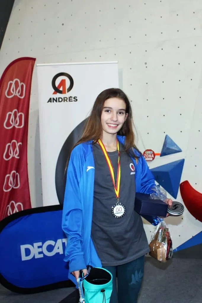 Vega Sánchez se alza como subcampeona de la I Copa Castilla y Leòn de Escalada