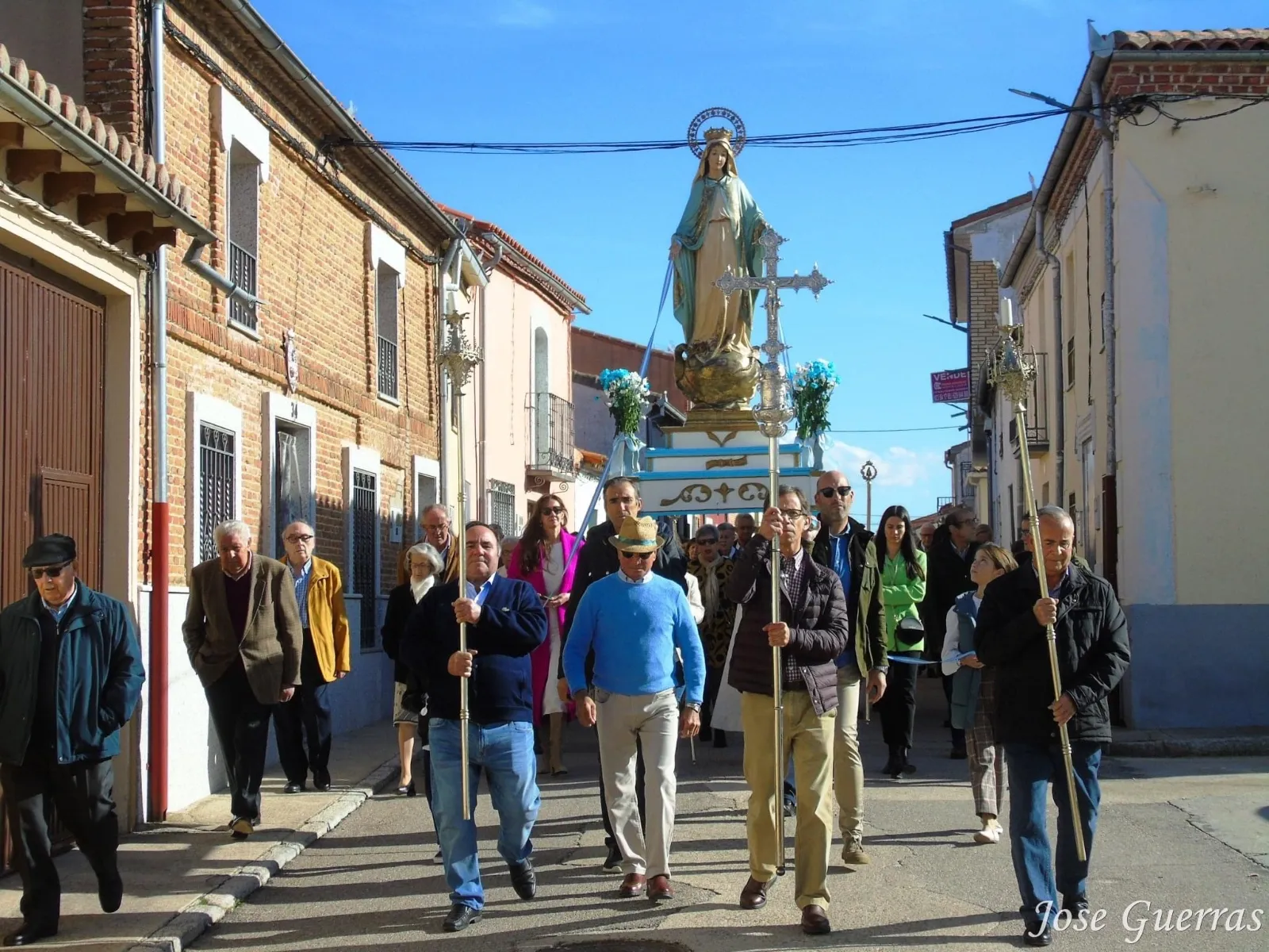 La Virgen Milagrosa volvía a procesionar por las calles de Macotera