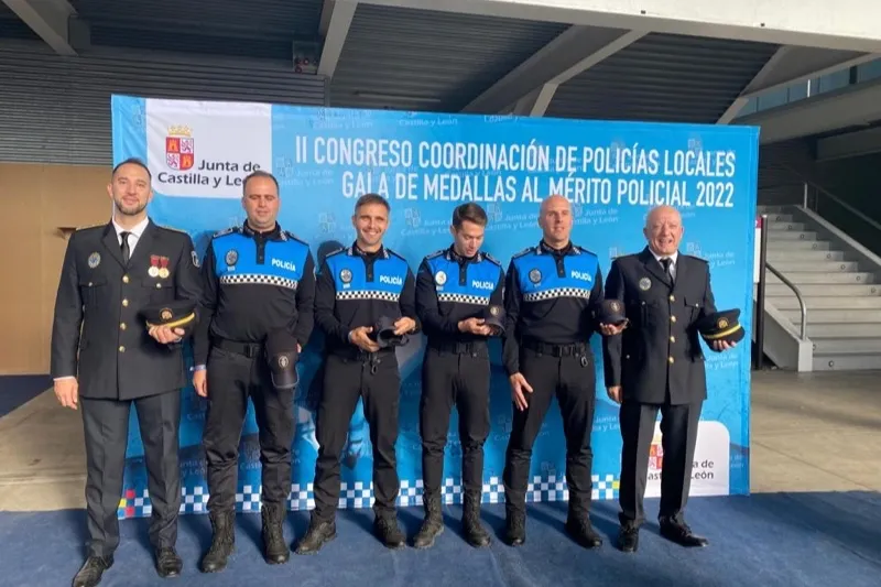 Los nuevos agentes de la Policía Local han recibido el diploma tras superar sus practicas 