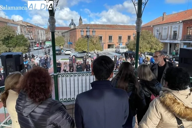 La Plaza de España acogía la lectura del manifiesto del 25N